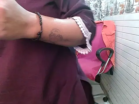 LovingPihu online show from 02/14/26, 05:48