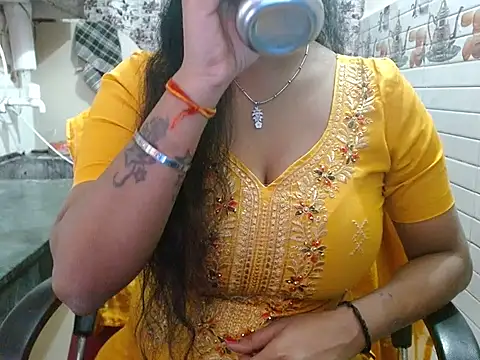 LovingPihu online show from 03/23/26, 05:44