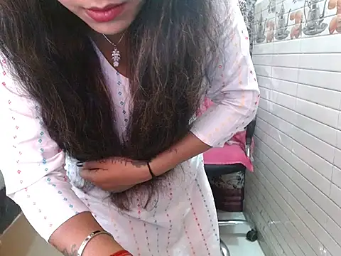 LovingPihu online show from 03/30/26, 06:03