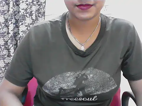 LovingPihu online show from 05/17/26, 05:38