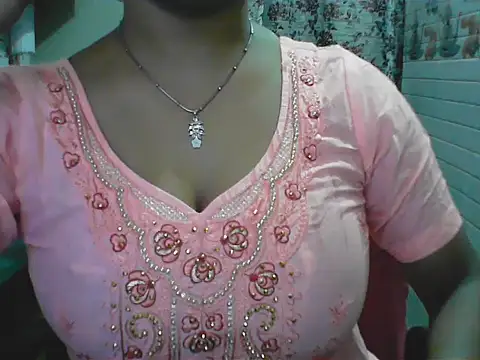 LovingPihu online show from 05/26/26, 05:36