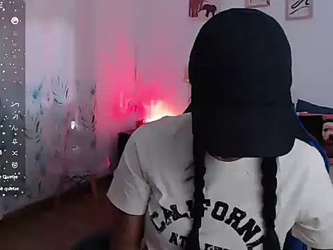 Snapshot of emmily_castro chatting on 10/23/25, 12:15 emmily castro online show from 10/23/25, 12:15