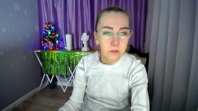 Snapshot of queen_a_n_i chatting on 01/11/25, 04:06 queen a n i online show from 01/11/25, 04:06