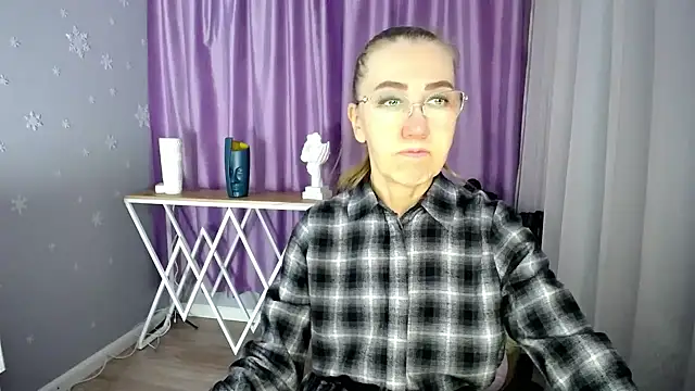 Snapshot of queen_a_n_i chatting on 01/27/25, 07:56 queen a n i online show from 01/27/25, 07:56