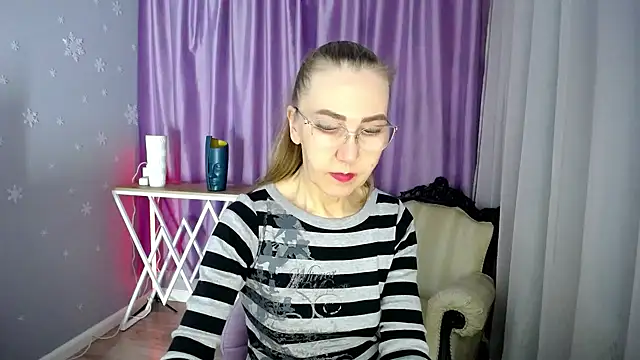 Snapshot of queen_a_n_i chatting on 01/30/25, 12:27 queen a n i online show from 01/30/25, 12:27