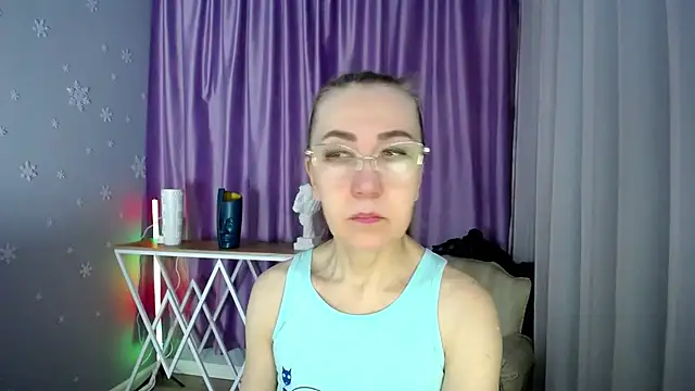 Snapshot of queen_a_n_i chatting on 02/18/25, 08:59 queen a n i online show from 02/18/25, 08:59