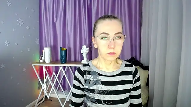 Snapshot of queen_a_n_i chatting on 02/23/25, 02:40 queen a n i online show from 02/23/25, 02:40