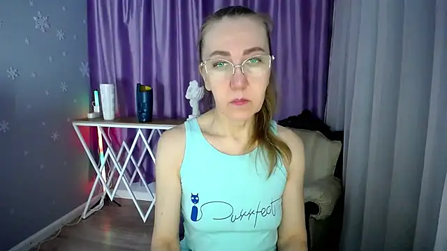 Snapshot of queen_a_n_i chatting on 02/26/25, 05:53 queen a n i online show from 02/26/25, 05:53