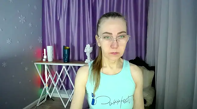 Snapshot of queen_a_n_i chatting on 02/28/25, 07:05 queen a n i online show from 02/28/25, 07:05