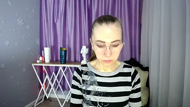 Snapshot of queen_a_n_i chatting on 03/08/25, 08:55 queen a n i online show from 03/08/25, 08:55