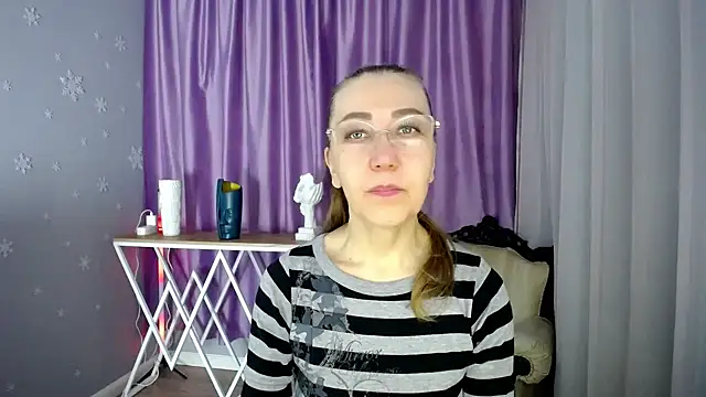 Snapshot of queen_a_n_i chatting on 03/10/25, 07:10 queen a n i online show from 03/10/25, 07:10