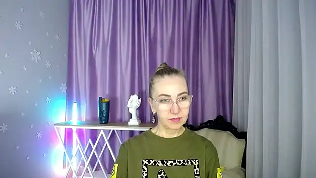 Snapshot of queen_a_n_i chatting on 09/09/25, 08:14 queen a n i online show from 09/09/25, 08:14