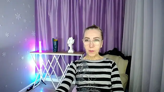 Snapshot of queen_a_n_i chatting on 09/10/25, 09:09 queen a n i online show from 09/10/25, 09:09