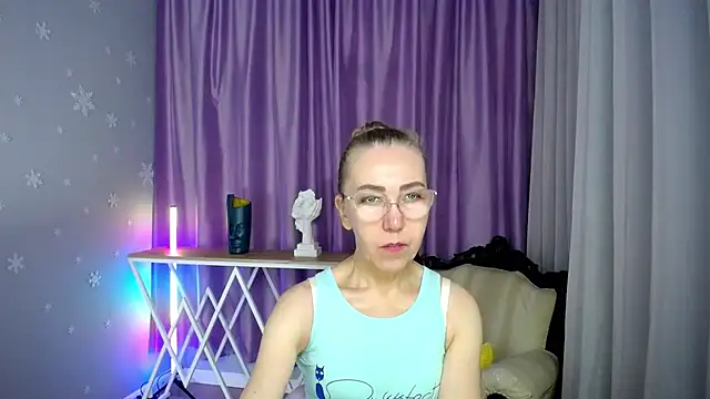 Snapshot of queen_a_n_i chatting on 09/13/25, 10:37 queen a n i online show from 09/13/25, 10:37