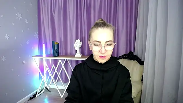 Snapshot of queen_a_n_i chatting on 09/26/25, 08:51 queen a n i online show from 09/26/25, 08:51