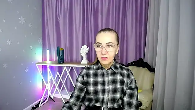 Snapshot of queen_a_n_i chatting on 09/27/25, 11:26 queen a n i online show from 09/27/25, 11:26