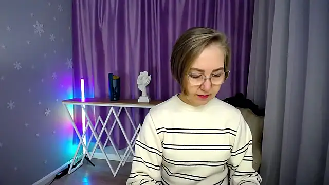 Snapshot of queen_a_n_i chatting on 10/13/25, 08:14 queen a n i online show from 10/13/25, 08:14