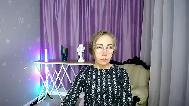 Snapshot of queen_a_n_i chatting on 10/14/25, 12:28 queen a n i online show from 10/14/25, 12:28