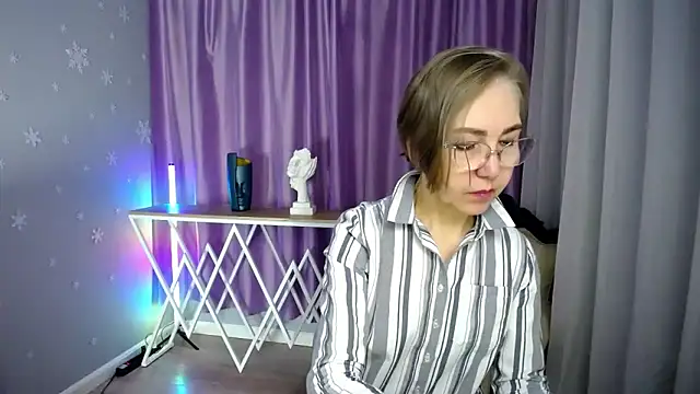 Snapshot of queen_a_n_i chatting on 10/18/25, 08:15 queen a n i online show from 10/18/25, 08:15