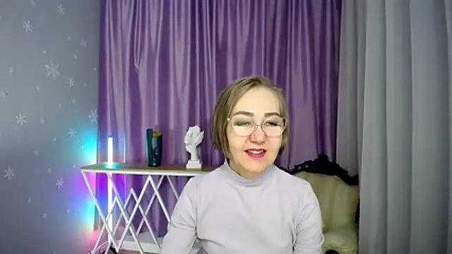 Snapshot of queen_a_n_i chatting on 11/24/25, 10:37 queen a n i online show from 11/24/25, 10:37