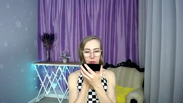 queen a n i online show from 04/14/26, 08:31