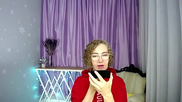 Snapshot of queen_a_n_i chatting on 06/06/26, 12:10 queen a n i online show from 06/06/26, 12:10
