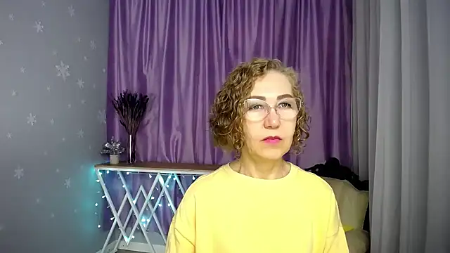 Snapshot of queen_a_n_i chatting on 06/13/26, 03:59 queen a n i online show from 06/13/26, 03:59