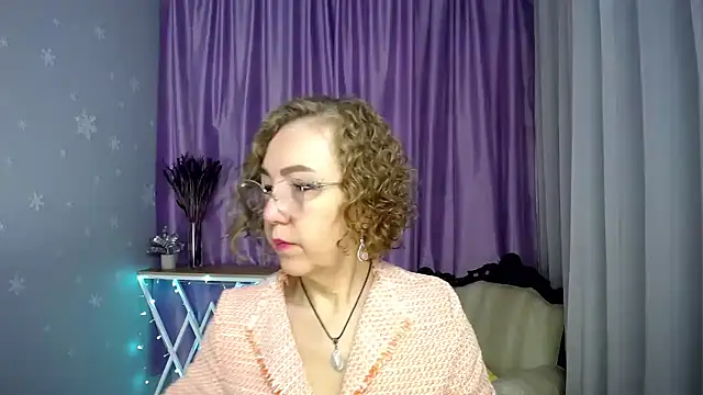 Snapshot of queen_a_n_i chatting on 06/19/26, 06:07 queen a n i online show from 06/19/26, 06:07