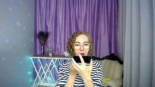 Snapshot of queen_a_n_i chatting on 06/24/26, 06:34 queen a n i online show from 06/24/26, 06:34