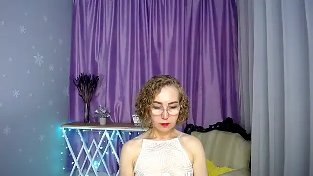 Snapshot of queen_a_n_i chatting on 06/29/26, 10:15 queen a n i online show from 06/29/26, 10:15