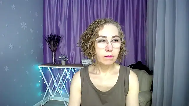 Snapshot of queen_a_n_i chatting on 07/03/26, 07:26 queen a n i online show from 07/03/26, 07:26