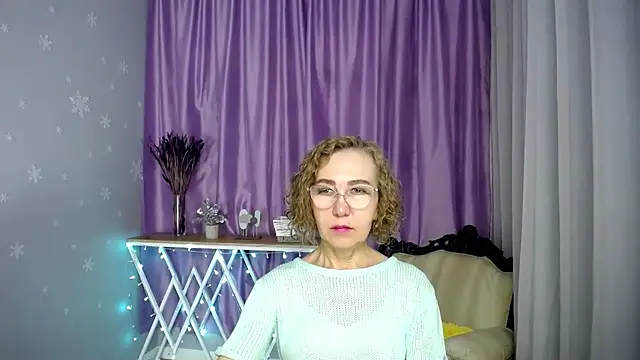 Snapshot of queen_a_n_i chatting on 07/05/26, 08:43 queen a n i online show from 07/05/26, 08:43