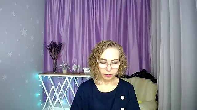Snapshot of queen_a_n_i chatting on 07/08/26, 08:52 queen a n i online show from 07/08/26, 08:52