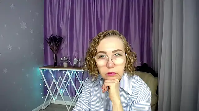 Snapshot of queen_a_n_i chatting on 07/09/26, 08:07 queen a n i online show from 07/09/26, 08:07