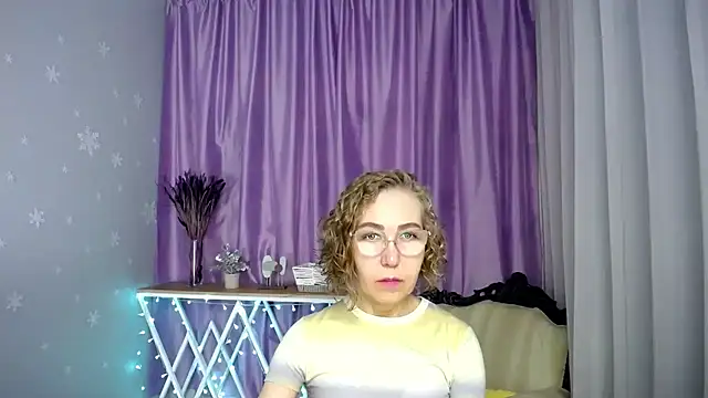 Snapshot of queen_a_n_i chatting on 07/13/26, 07:11 queen a n i online show from 07/13/26, 07:11