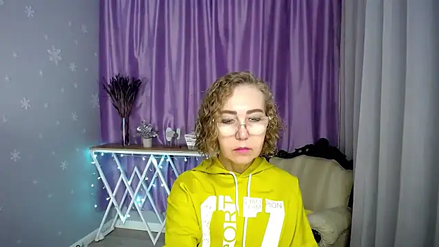 Snapshot of queen_a_n_i chatting on 07/14/26, 12:22 queen a n i online show from 07/14/26, 12:22