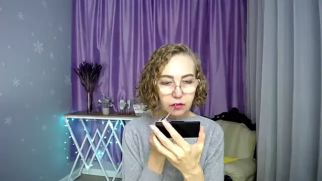 Snapshot of queen_a_n_i chatting on 07/19/26, 05:00 queen a n i online show from 07/19/26, 05:00