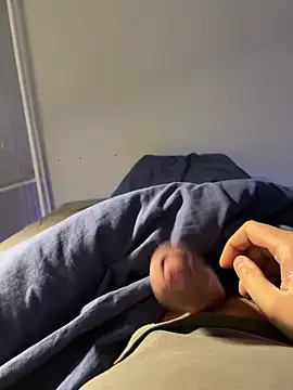 Snapshot of alonglongdidong chatting on 03/17/26, 11:08 alonglongdidong online show from 03/17/26, 11:08