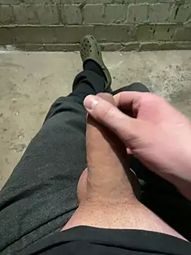 Snapshot of alonglongdidong chatting on 04/10/26, 06:23 alonglongdidong online show from 04/10/26, 06:23