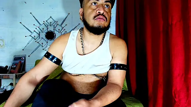 Snapshot of the_master_foal_ chatting on 11/29/25, 11:02 the master foal online show from 11/29/25, 11:02