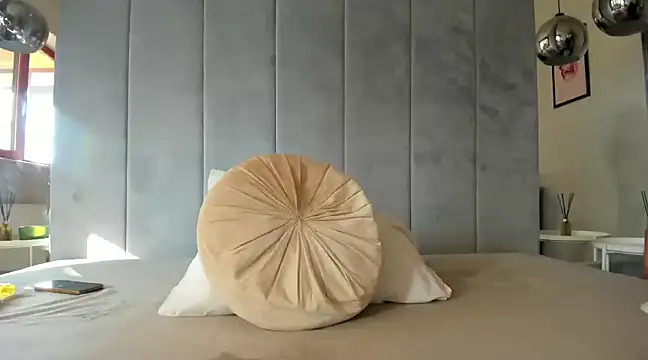 Snapshot of Naila18 chatting on 12/13/24, 11:55 Naila18 online show from 12/13/24, 11:55