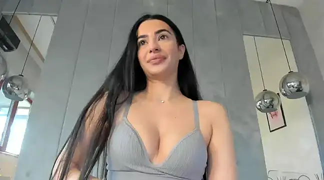 Snapshot of Naila18 chatting on 01/08/25, 06:52 Naila18 online show from 01/08/25, 06:52