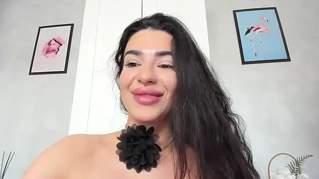 Snapshot of Naila18 chatting on 03/07/25, 10:13 Naila18 online show from 03/07/25, 10:13