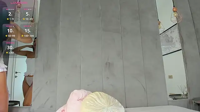 Snapshot of Naila18 chatting on 09/13/25, 07:19 Naila18 online show from 09/13/25, 07:19