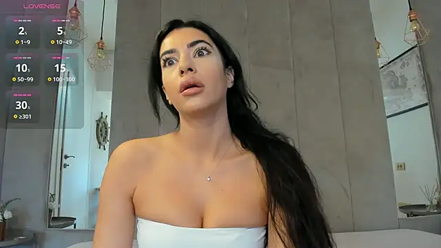 Snapshot of Naila18 chatting on 09/14/25, 06:56 Naila18 online show from 09/14/25, 06:56