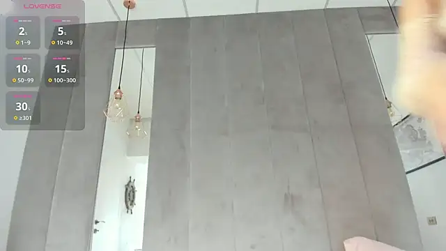 Snapshot of Naila18 chatting on 09/25/25, 06:50 Naila18 online show from 09/25/25, 06:50