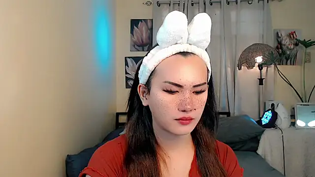 beatrice 21 online show from 11/03/25, 12:57