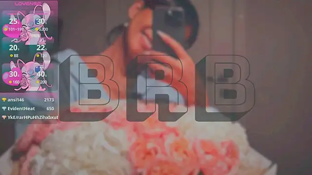 Snapshot of Mia_Tin chatting on 03/08/25, 06:43 Mia Tin online show from 03/08/25, 06:43