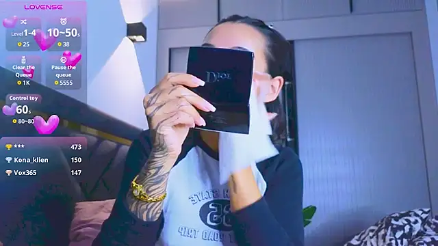 Snapshot of Mia_Tin chatting on 10/17/25, 03:14 Mia Tin online show from 10/17/25, 03:14