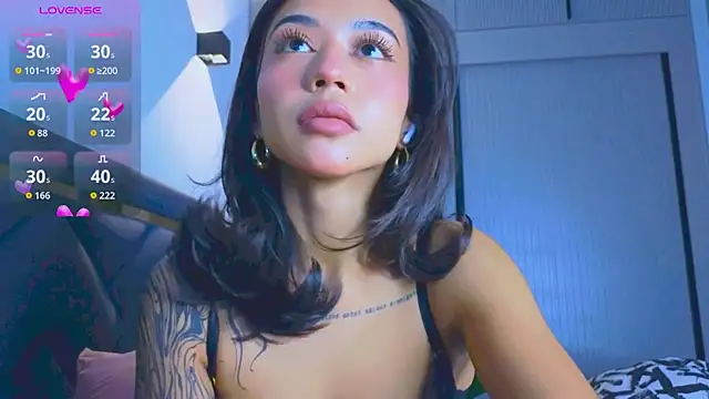 Snapshot of Mia_Tin chatting on 10/18/25, 05:14 Mia Tin online show from 10/18/25, 05:14